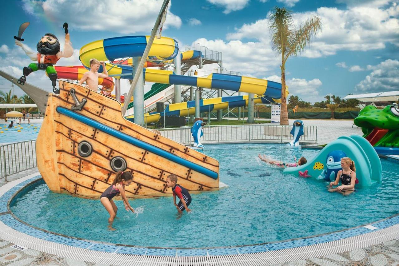 Crystals Beach Resort Belle Mare, A Member Of Radisson Individuals Palmar Экстерьер фото
