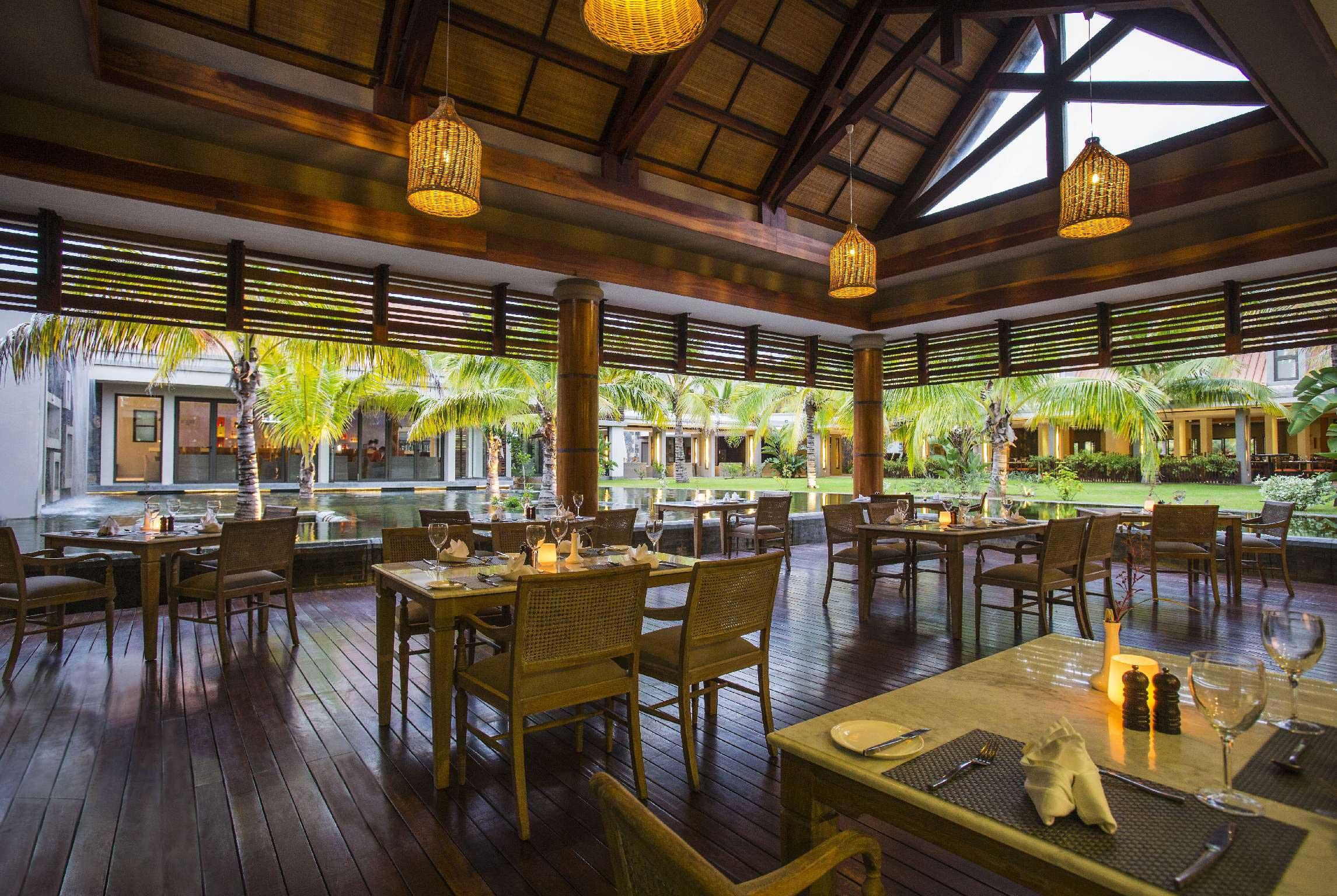 Crystals Beach Resort Belle Mare, A Member Of Radisson Individuals Palmar Экстерьер фото