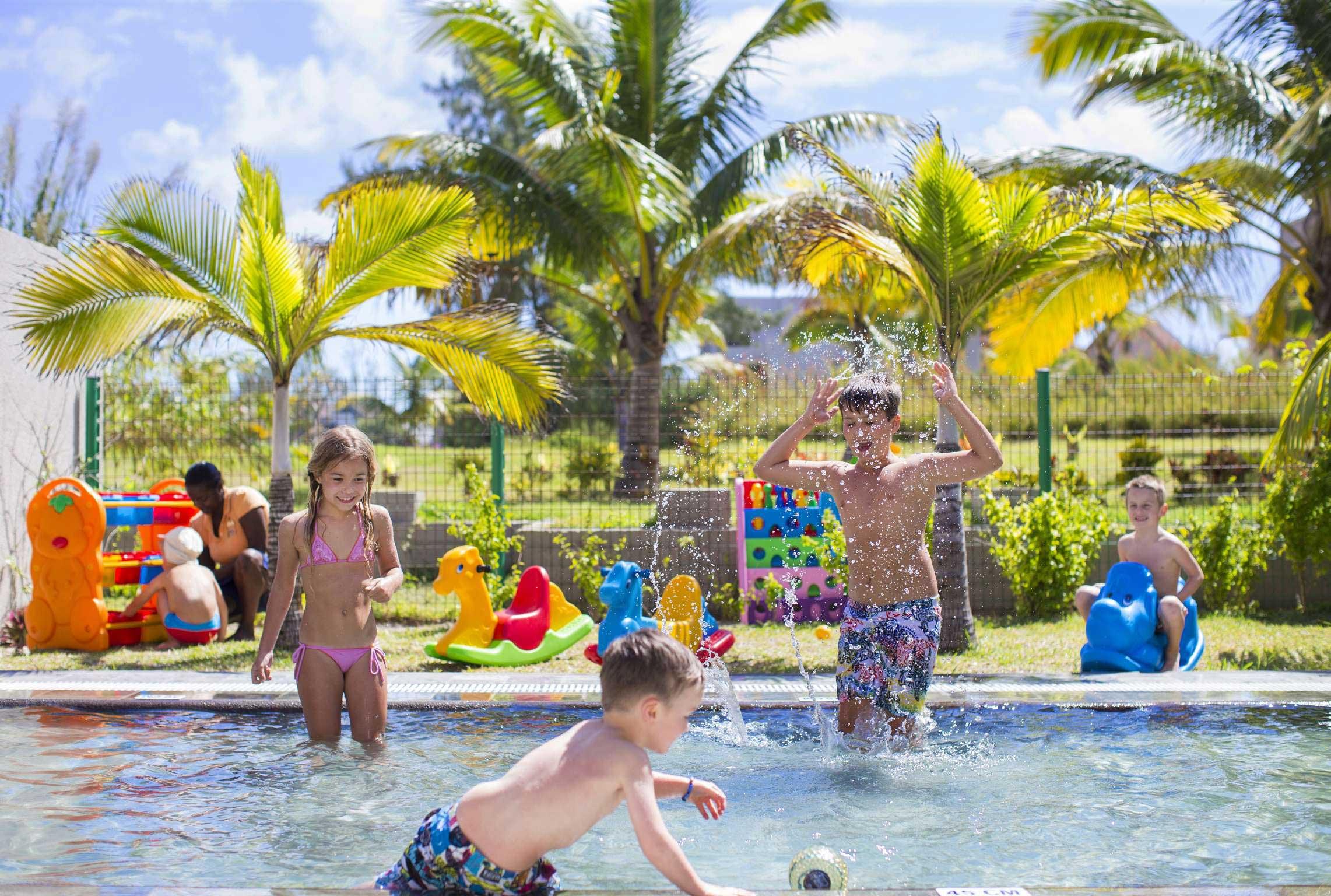 Crystals Beach Resort Belle Mare, A Member Of Radisson Individuals Palmar Экстерьер фото