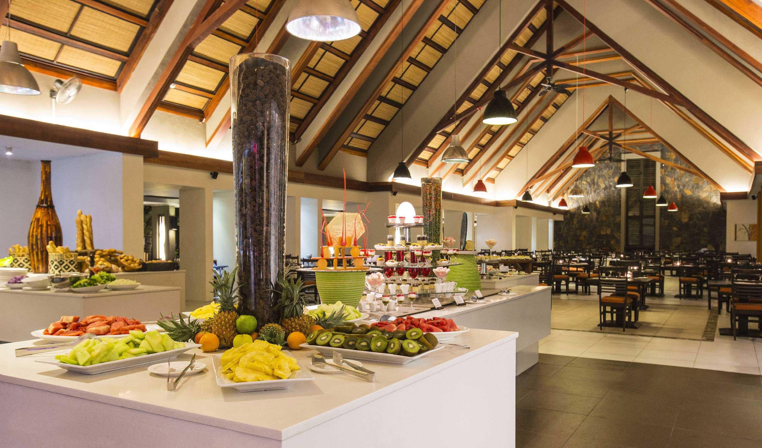 Crystals Beach Resort Belle Mare, A Member Of Radisson Individuals Palmar Экстерьер фото