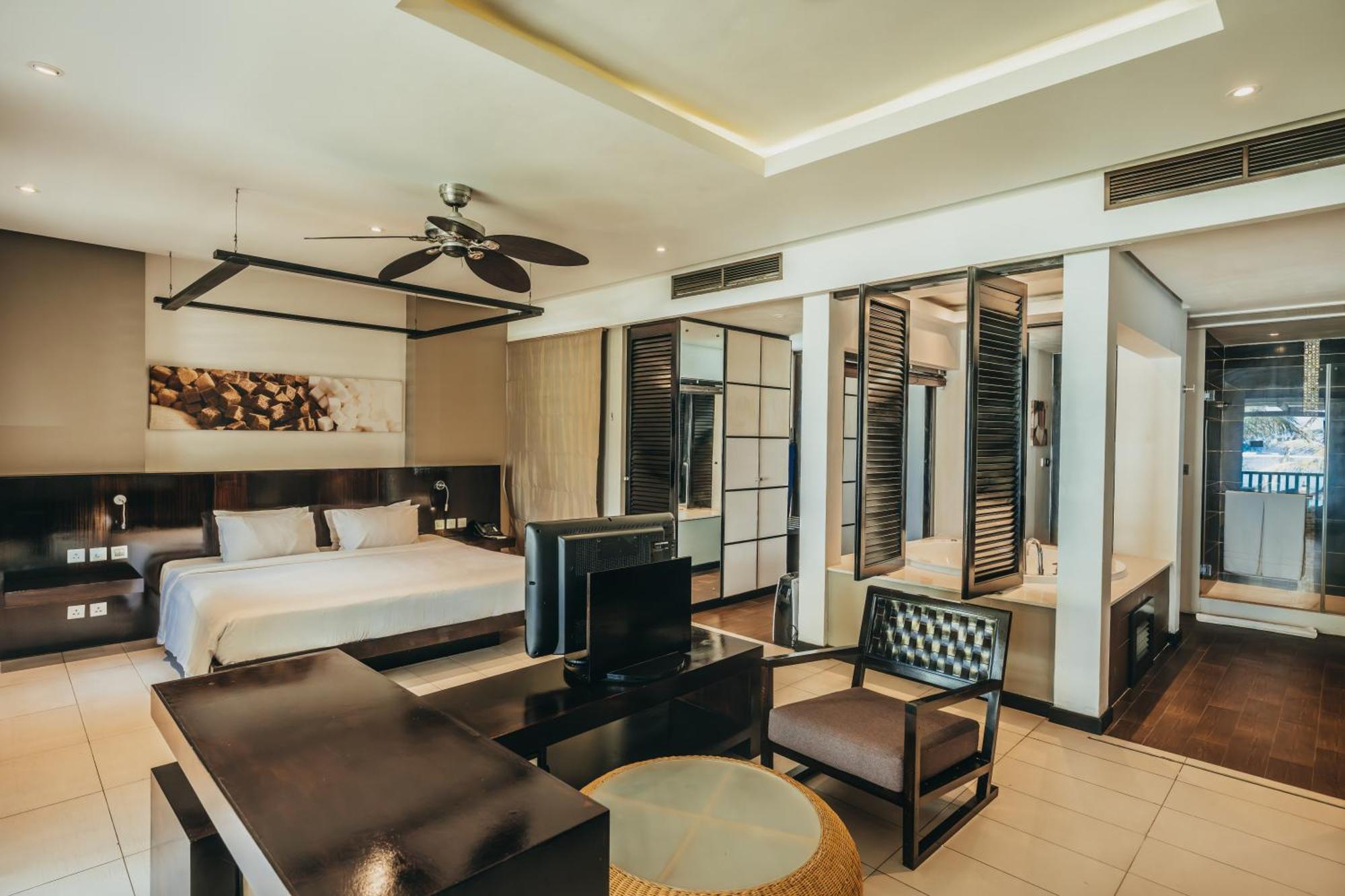 Crystals Beach Resort Belle Mare, A Member Of Radisson Individuals Palmar Экстерьер фото
