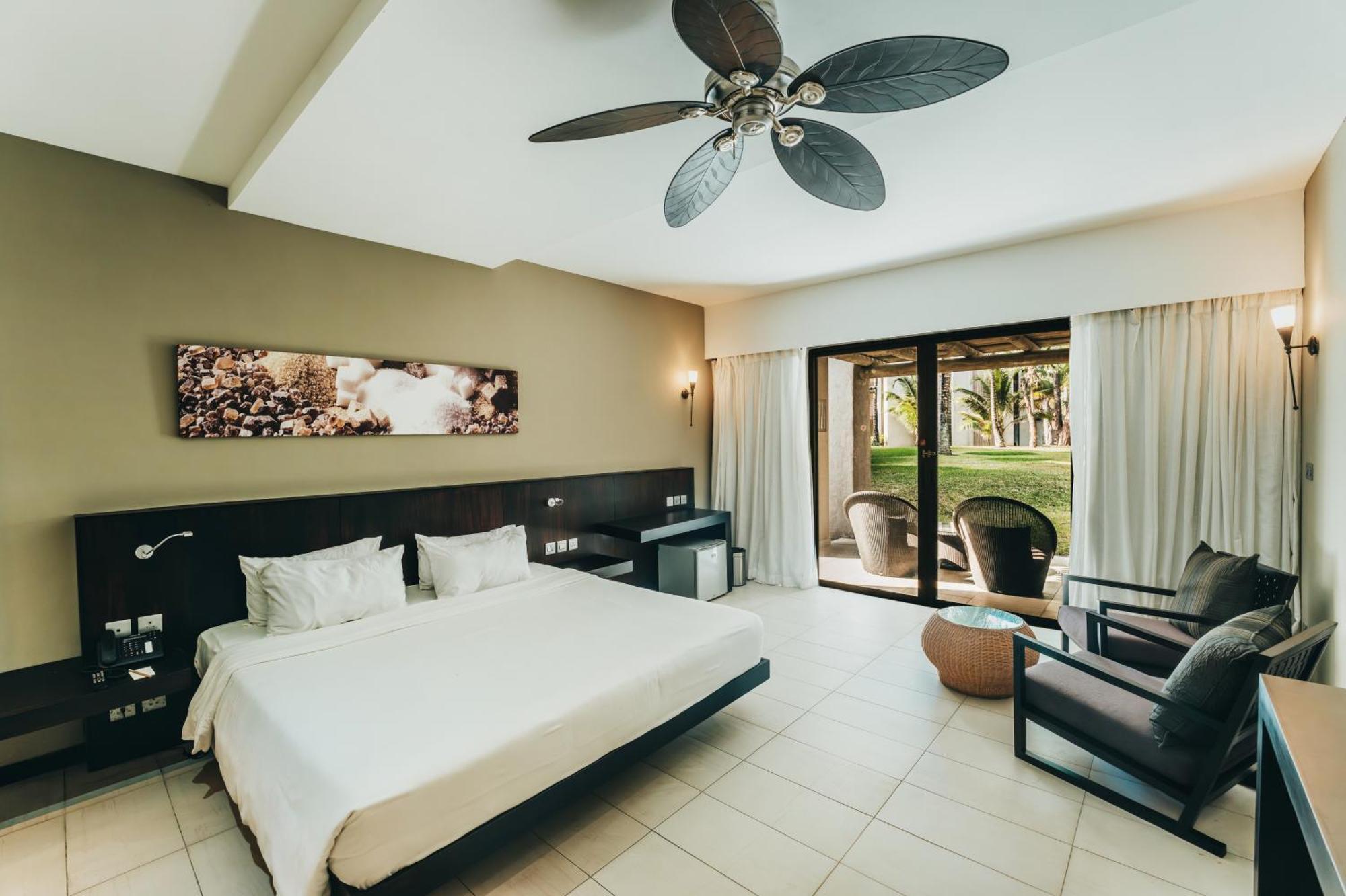 Crystals Beach Resort Belle Mare, A Member Of Radisson Individuals Palmar Экстерьер фото