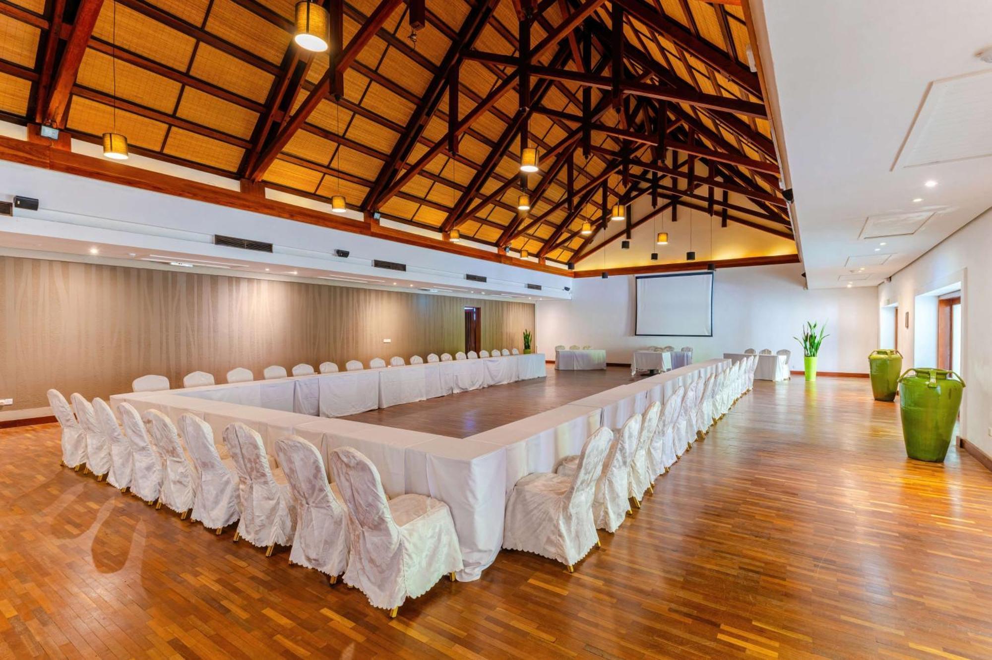 Crystals Beach Resort Belle Mare, A Member Of Radisson Individuals Palmar Экстерьер фото
