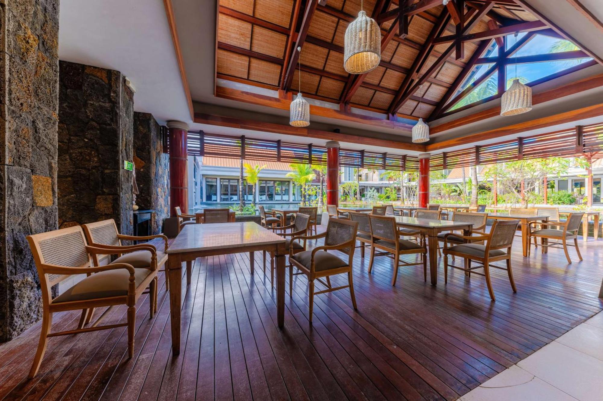 Crystals Beach Resort Belle Mare, A Member Of Radisson Individuals Palmar Экстерьер фото