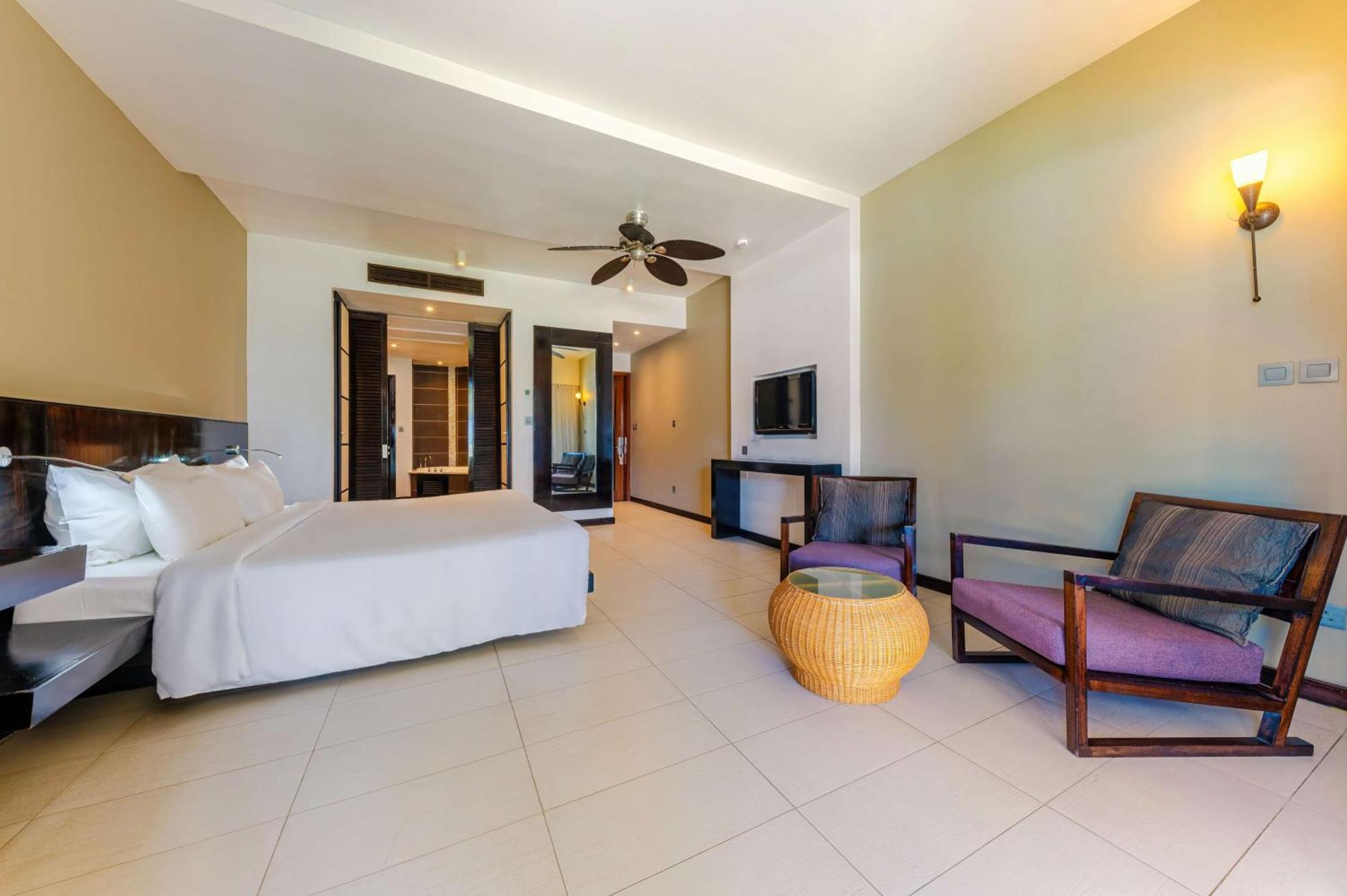Crystals Beach Resort Belle Mare, A Member Of Radisson Individuals Palmar Экстерьер фото