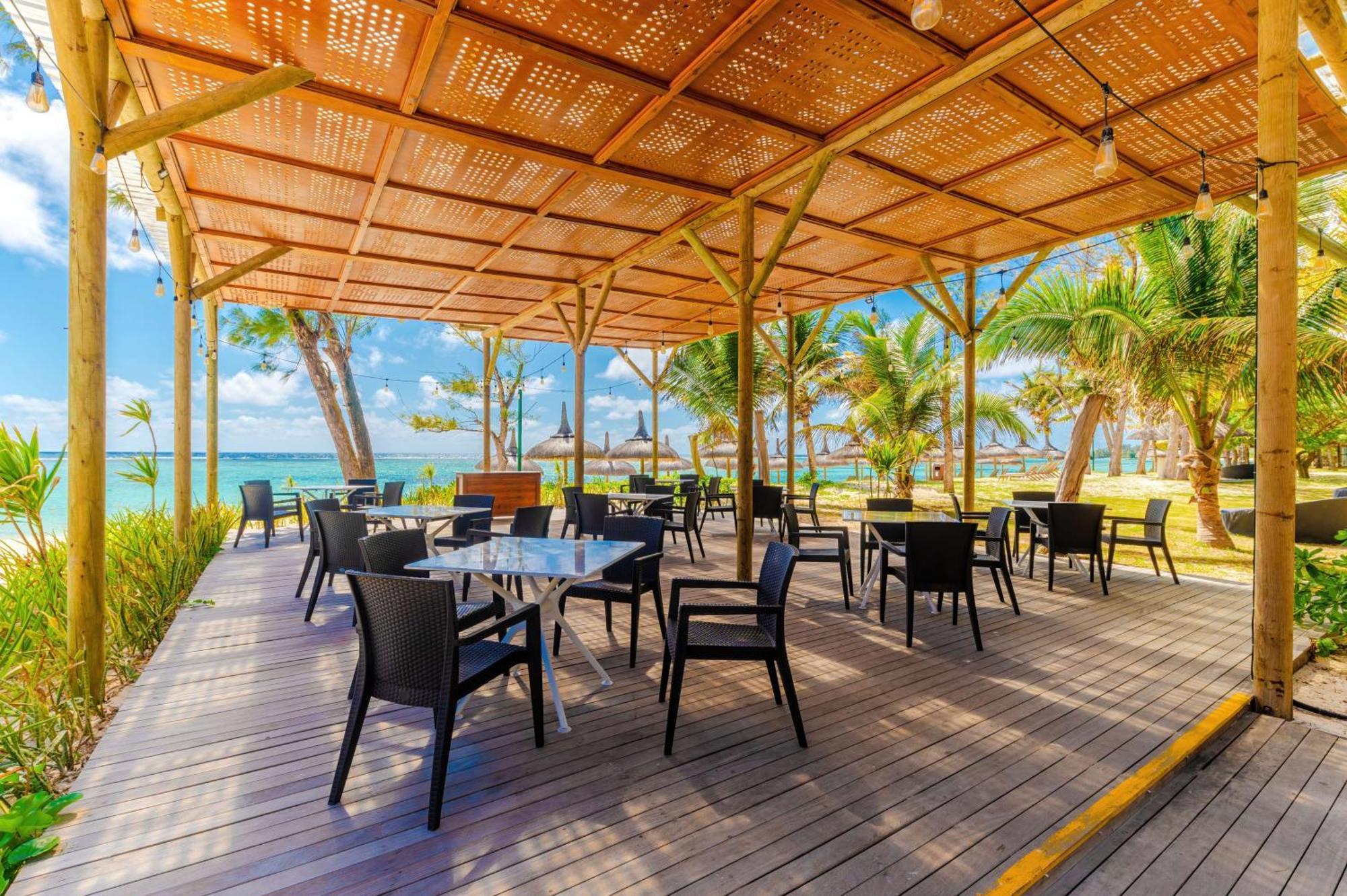 Crystals Beach Resort Belle Mare, A Member Of Radisson Individuals Palmar Экстерьер фото