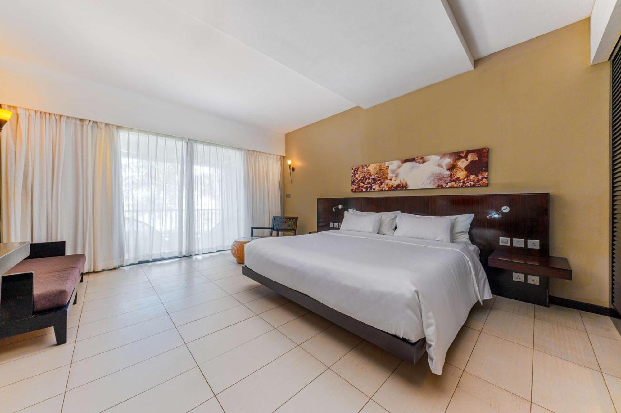Crystals Beach Resort Belle Mare, A Member Of Radisson Individuals Palmar Экстерьер фото