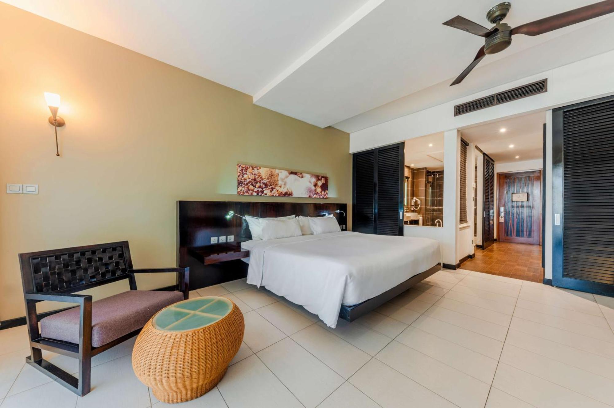 Crystals Beach Resort Belle Mare, A Member Of Radisson Individuals Palmar Экстерьер фото