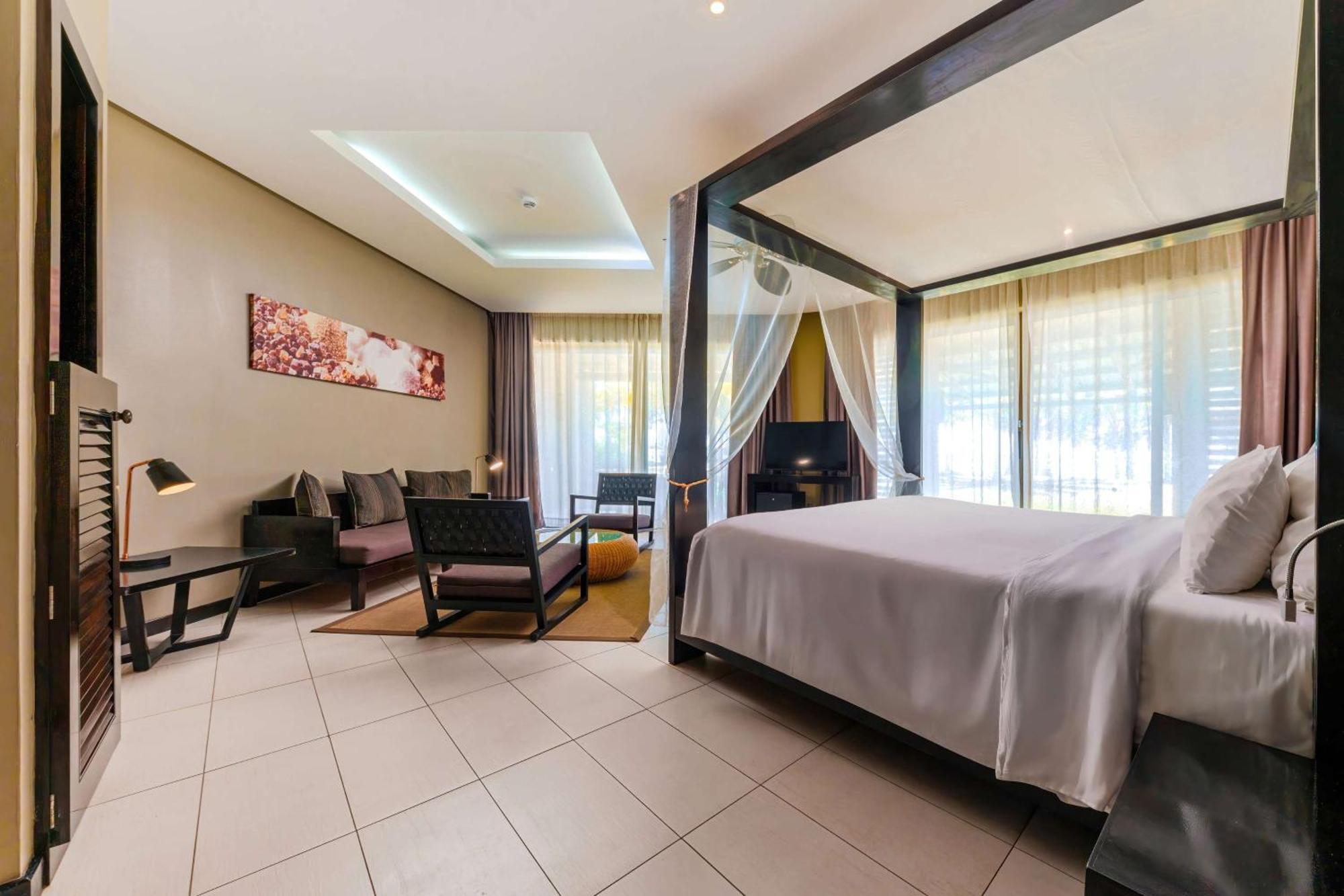 Crystals Beach Resort Belle Mare, A Member Of Radisson Individuals Palmar Экстерьер фото
