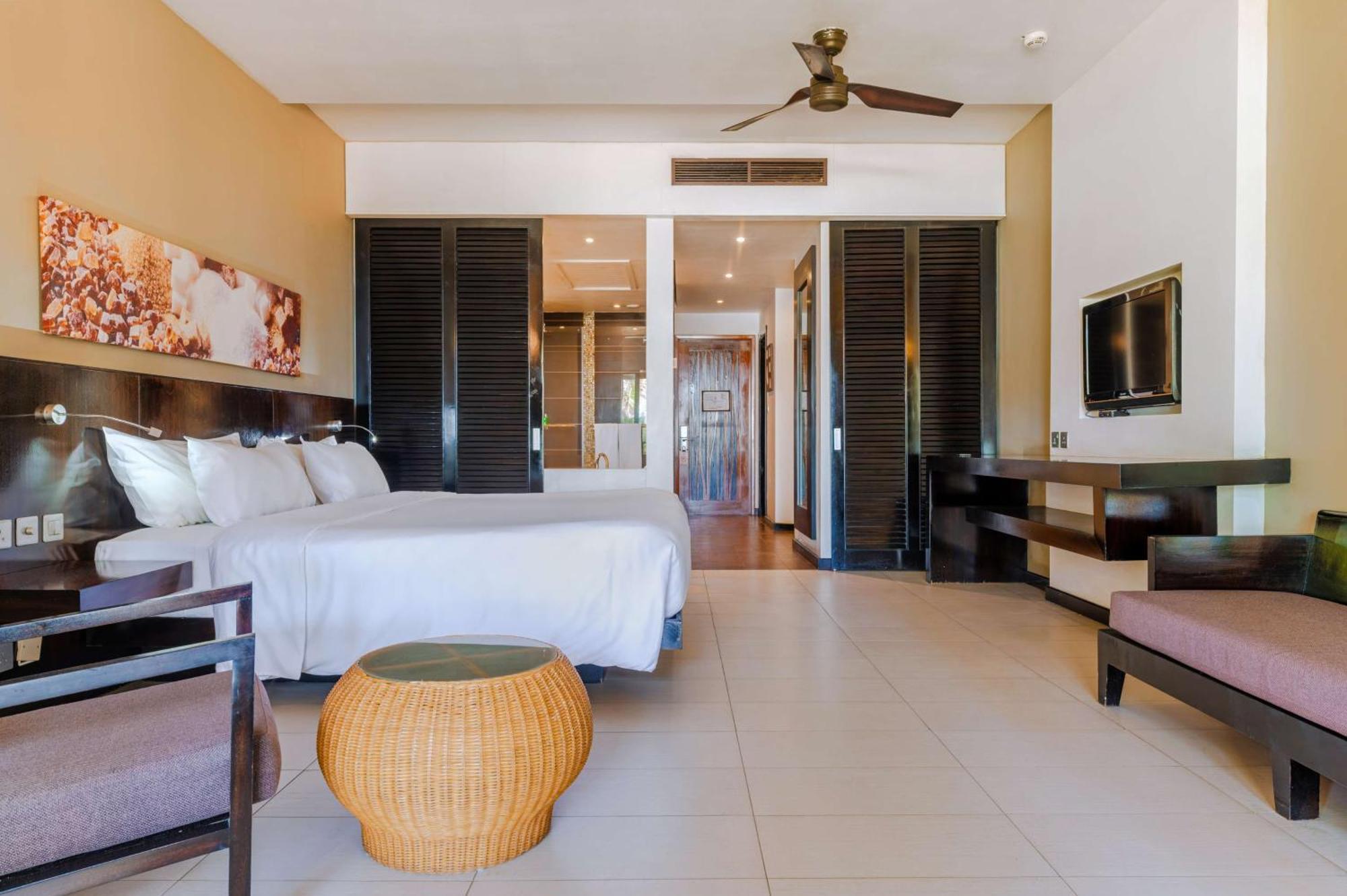 Crystals Beach Resort Belle Mare, A Member Of Radisson Individuals Palmar Экстерьер фото