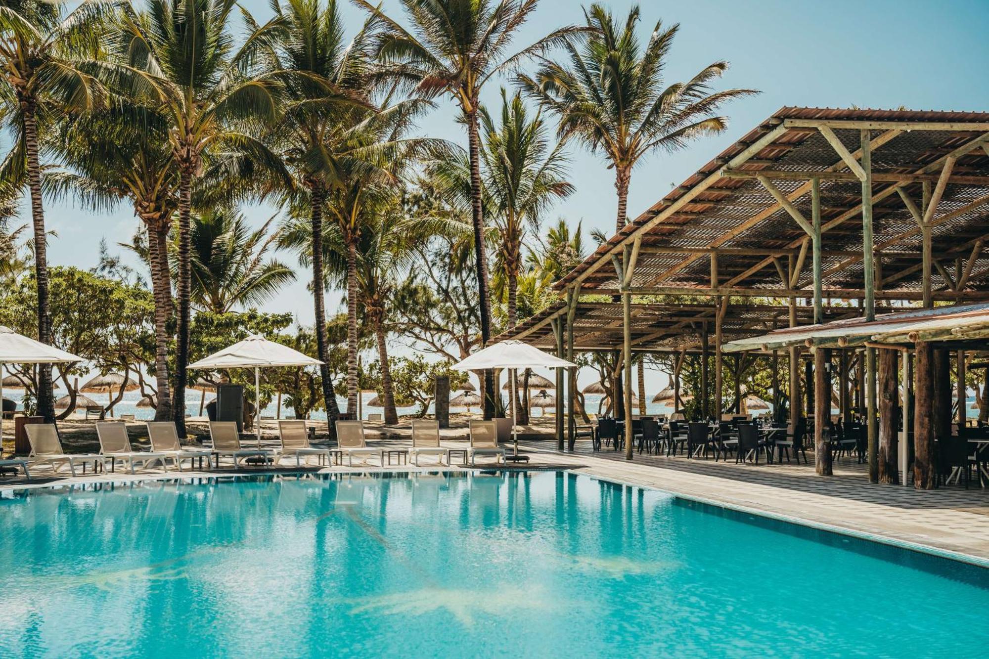 Crystals Beach Resort Belle Mare, A Member Of Radisson Individuals Palmar Экстерьер фото