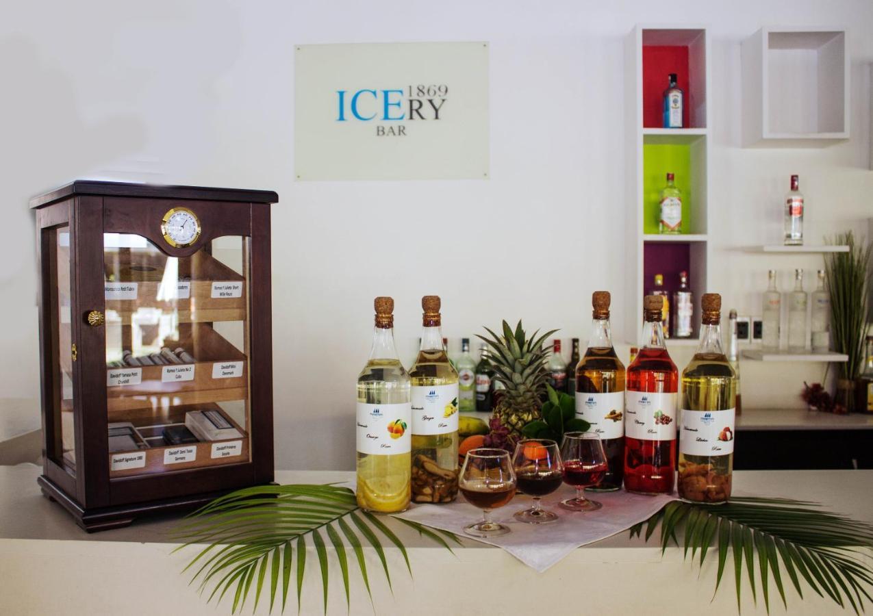 Crystals Beach Resort Belle Mare, A Member Of Radisson Individuals Palmar Экстерьер фото